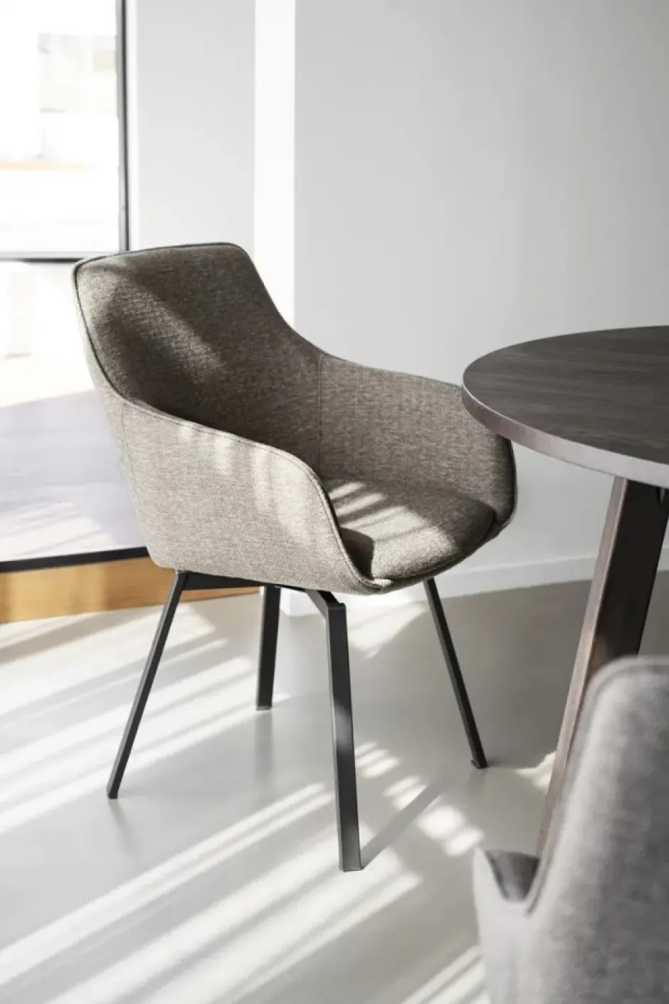 Stolar|Kök|Rowico Home Karmstol 'Alison' - Mörkbeige/svart