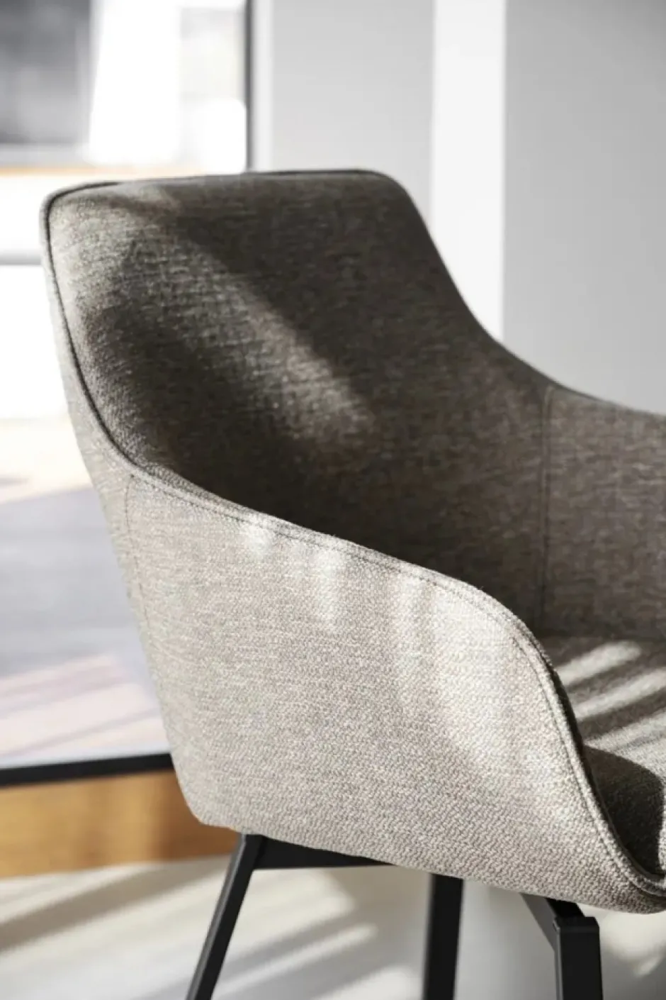 Stolar|Kök|Rowico Home Karmstol 'Alison' - Mörkbeige/svart