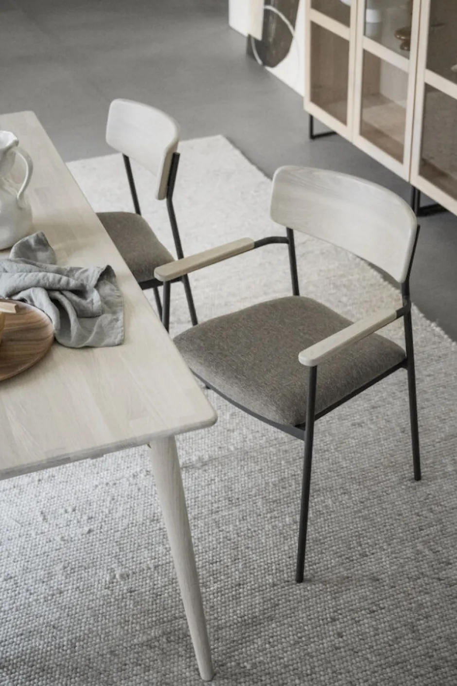 Stolar|Kök|Rowico Home Karmstol 'Maymont' - Vitpigmenterad