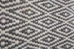 Återvunna Mattor|Vardagsrum|Reforma Matta 'Cozy Luxury' 90x200cm - Grå/Vit