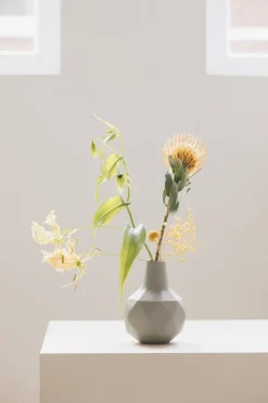 Vaser|Kök|Zuiver Vas 'Bloom' - Ivory