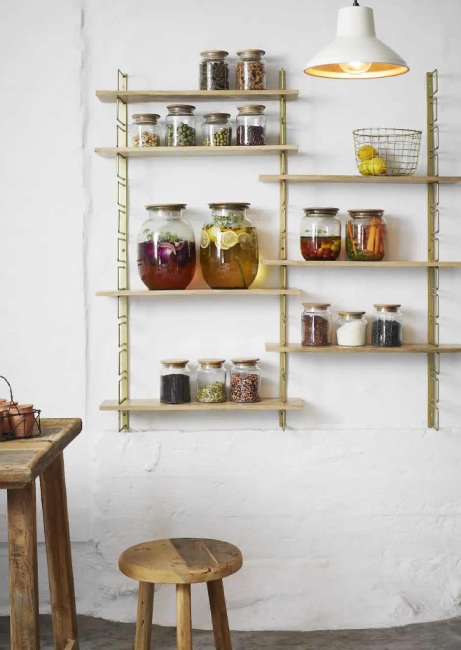 Arbetsrum|Vardagsrum|Madam Stoltz Vägghylla 'Wooden shelves' - Mässing/natur